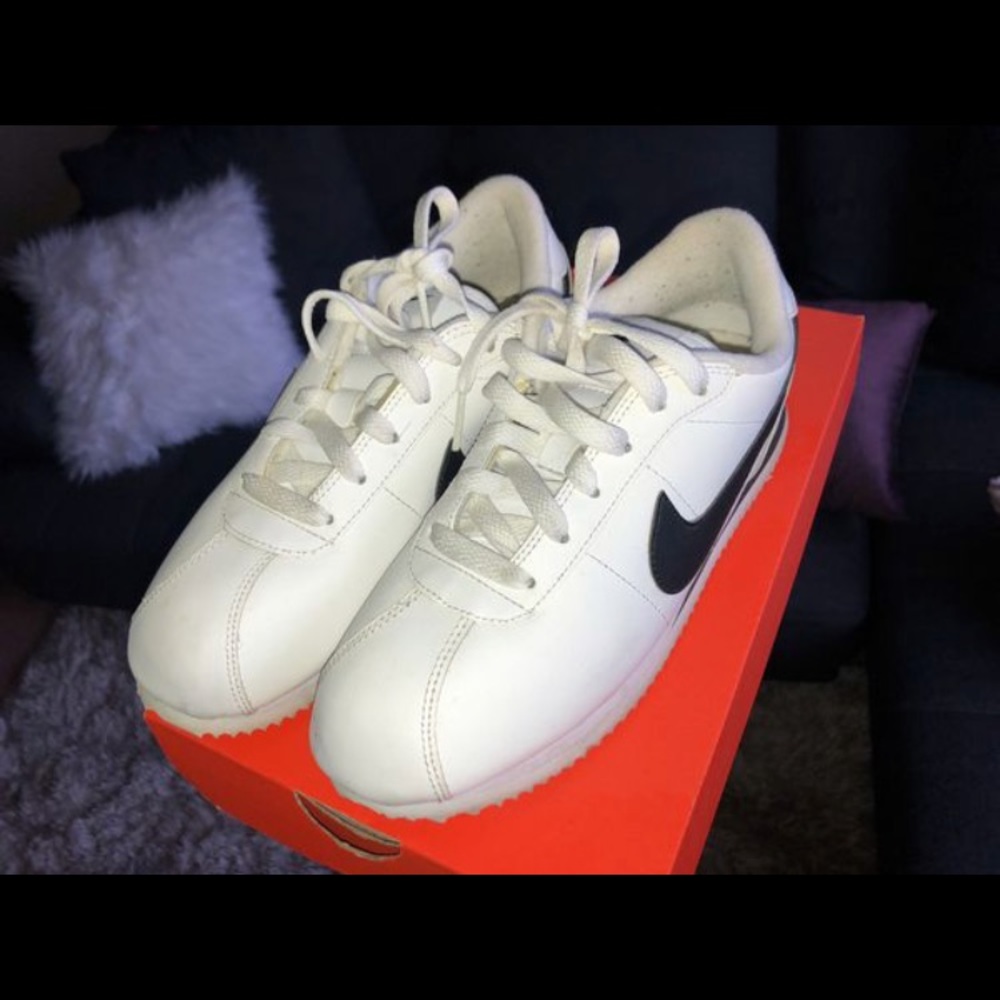 Cortez NIKES!! (Almost brand new)